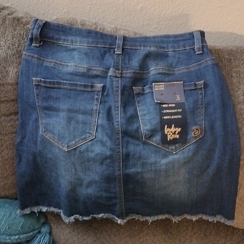 🔥🔥CLEARANCE ITEM🔥🔥Indigo Rein Women’s Fly Button Denim Skirt Size 3- NWT
